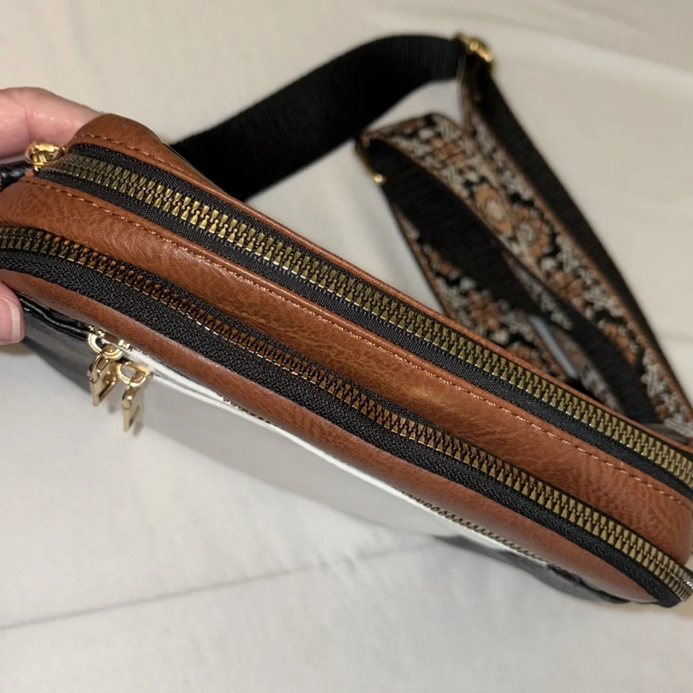 Cross body purse guitar strap style 4 zipper pockets 3 tone color inside pocket